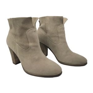 VINCE CAMUTO Feina Suede Bootie Stacked Block Heel